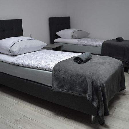 Hostel Adabet Kepno Eksteriør bilde