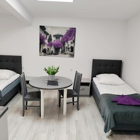 Hostel Adabet Kepno Eksteriør bilde