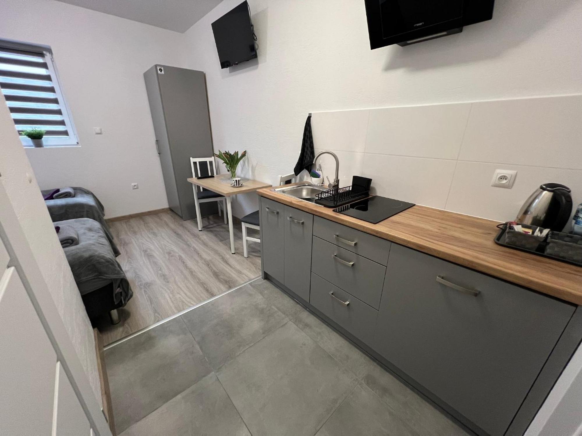 Hostel Adabet Kepno Eksteriør bilde